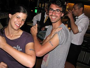 Verena Laner and Pedro Neves proudly showing the MitoFit-logo.